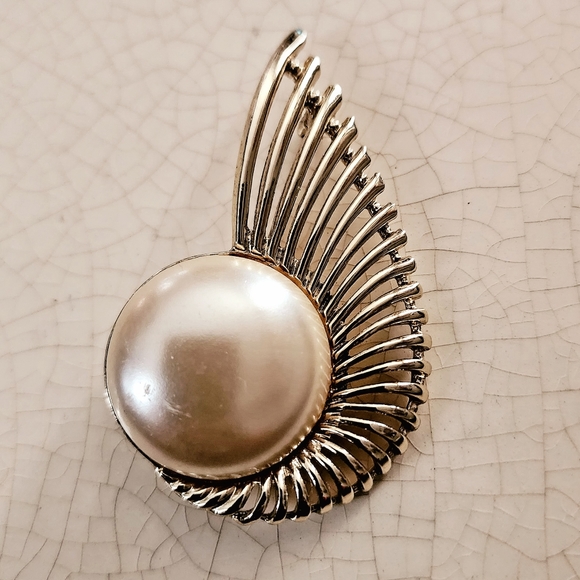 Sarah Coventry Jewelry - Vintage 1950s Sarah Conventry Large Pearl Flight Brooch, coastal grandma, estate